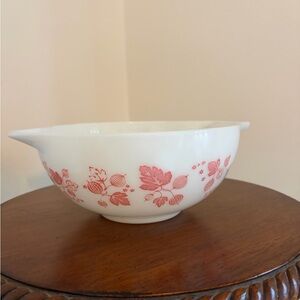VINTAGE PYREX PINK GOOSEBERRY 443 CINDERELLA MIXING BOWL, 2 1/2 QT.